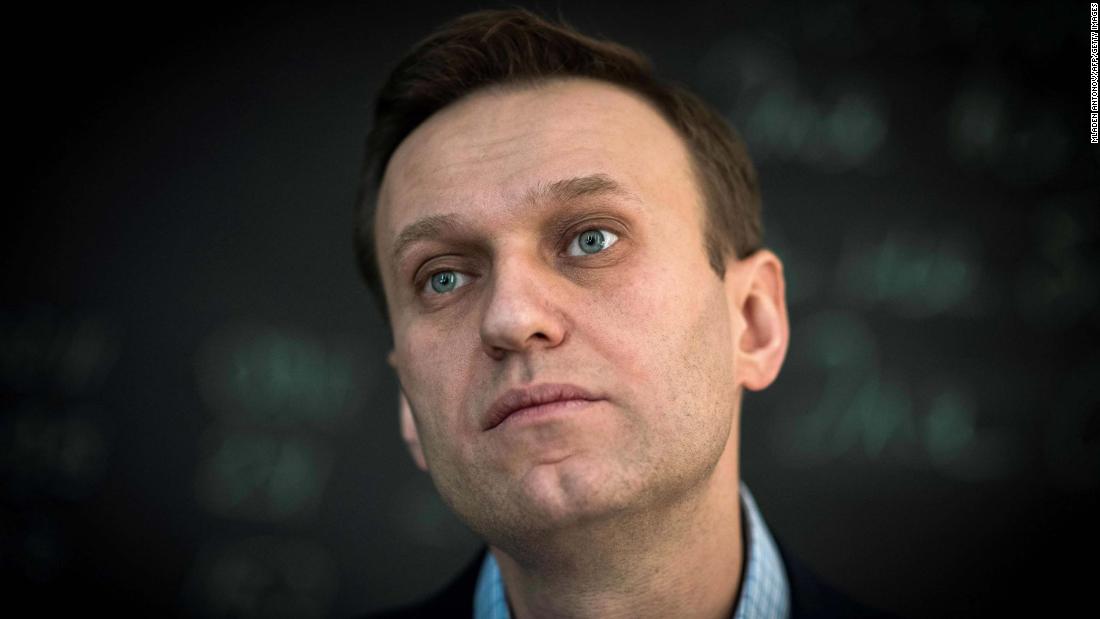 Russian authorities threaten to imprison Navalny if he does not come to Russia by Tuesday morning