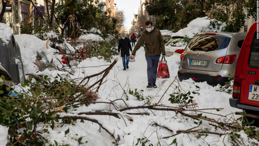 Snowstorm in Spain: a paralyzed country, sending vaccines, food convoys