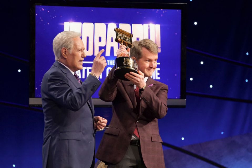 Alex Trebek congratulates Ken Jennings on winning the & quot;  Jeopardy!  Greatest of all time & quot;  Tournament in 2020 (Photo: Eric McCandless / ABC via Getty Images) 