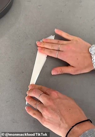 Australian cook enthusiast Moon Mac posted on TikTok, explaining how she cut a circle of baking paper to fit the bottom of the tin by following 