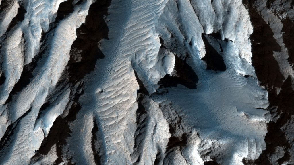 Check out these new photos of 'Grand Canyon of Mars'